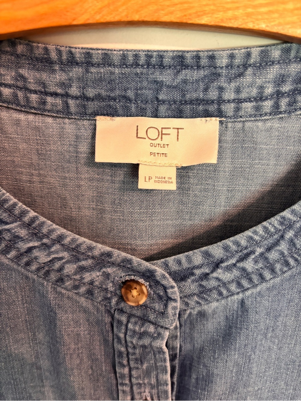 Loft sleeveless blue chambray dress - Picture 3 of 6